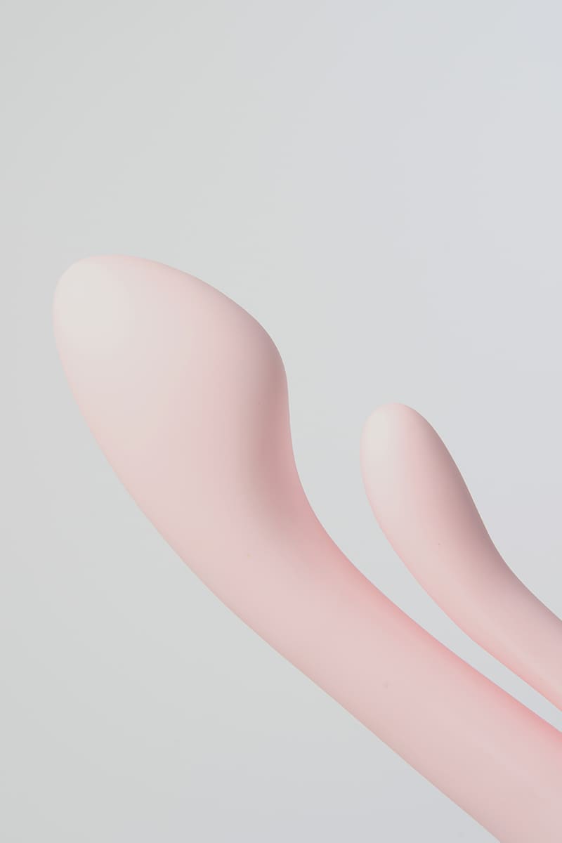 Multifunctional Dual-Head Vibrator – Clitoral & G-Spot Stimulation, Waterproof, Rechargeable & Body-Safe Silicone